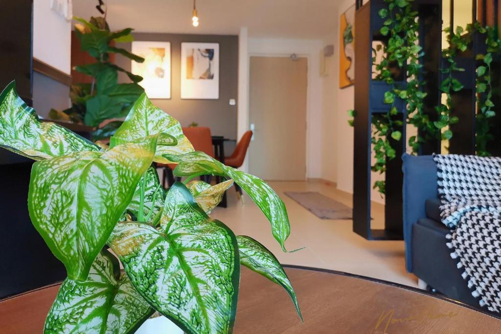 Nowhere 2Br & 2Bath Apartment With Balcony @ Reizz Residences Kuala Lumpur Buitenkant foto