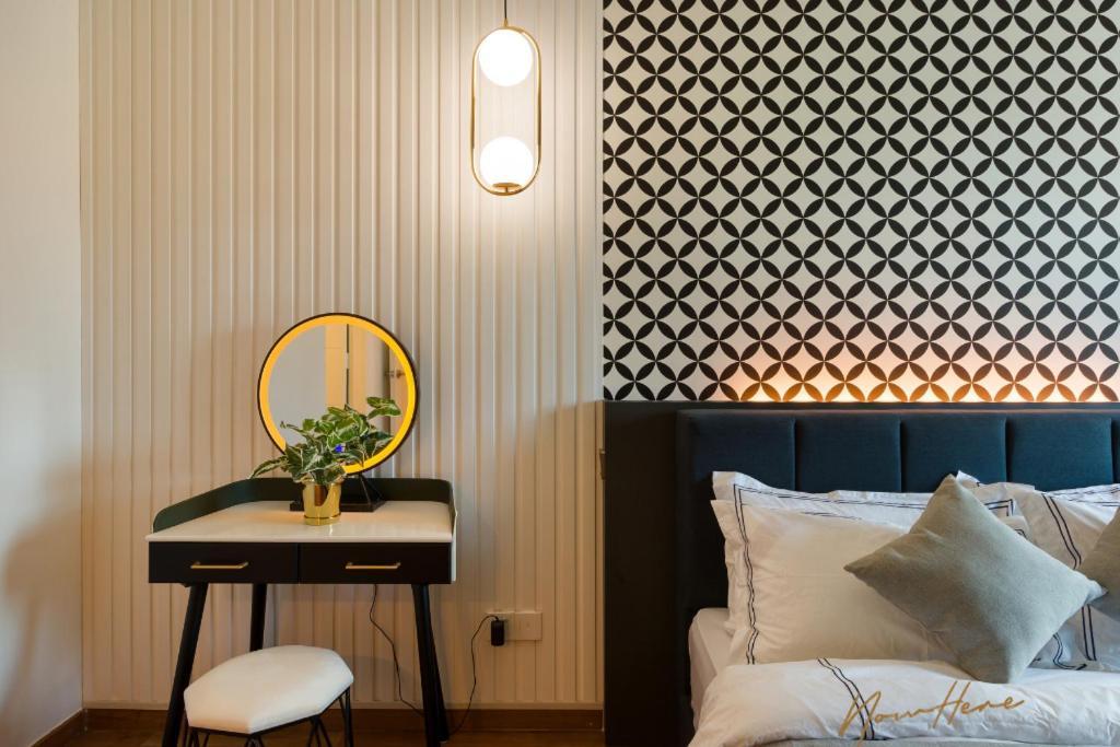 Nowhere 2Br & 2Bath Apartment With Balcony @ Reizz Residences Kuala Lumpur Buitenkant foto