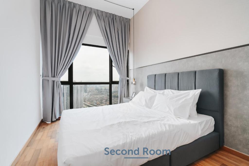 Nowhere 2Br & 2Bath Apartment With Balcony @ Reizz Residences Kuala Lumpur Buitenkant foto